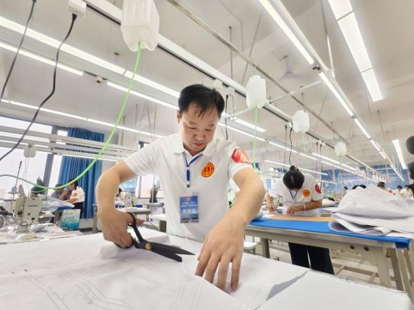 裁缝行业前景怎么样_学裁缝还有前途吗