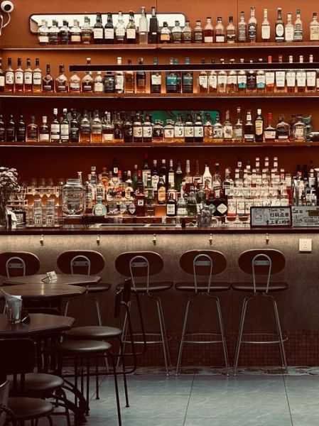 酒吧行业前景怎么样_开酒吧还能赚钱吗